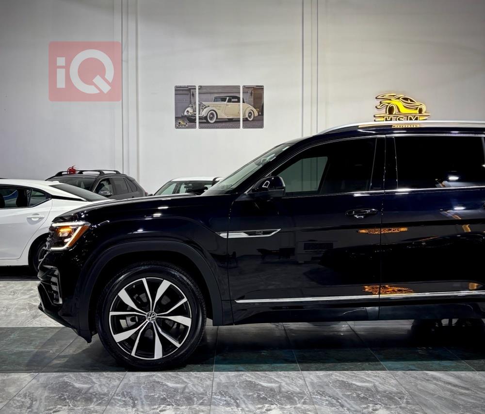 https://cdn.iqcars.io163a37c5-01ef-4cbb-97d7-d31093f5be97_2.jpg